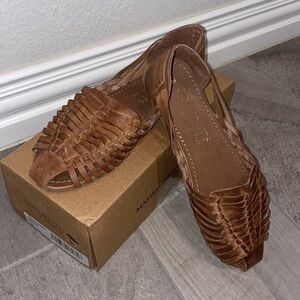 BNIB Coconuts by Matisse Wildflower Leather Huarache Sandals, Sz 9